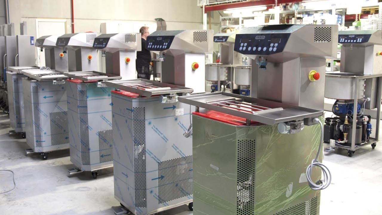 Chocolate World reveals: production of automatic tempering machines.