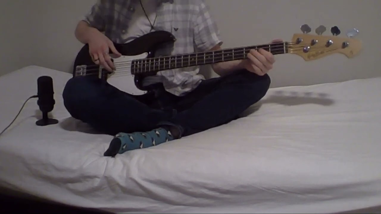 Gorillaz - Feel Good Inc. [Bass Cover] (Including Vocals!)