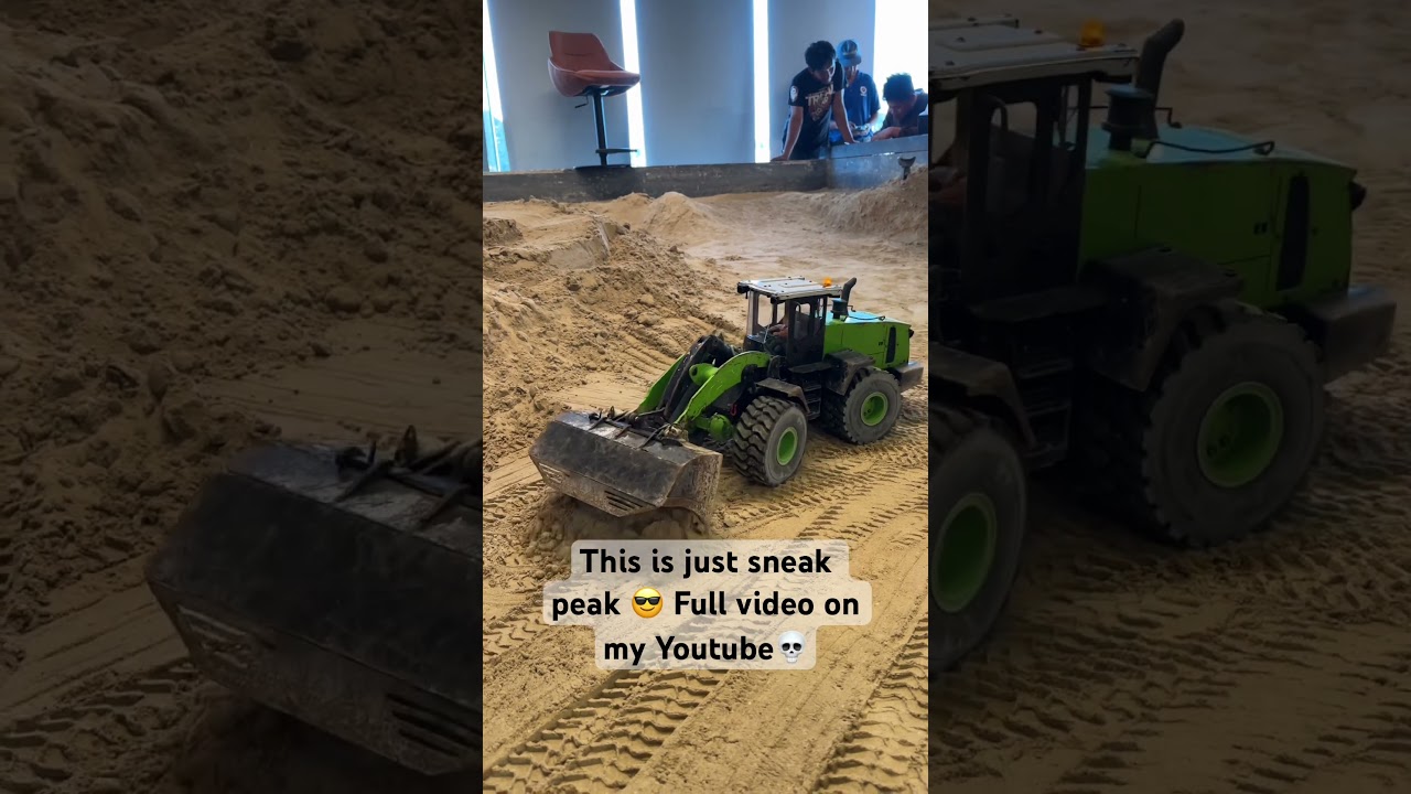 This mini beast moves like the real thing! 😲🚧 | Rc hydraulic loader 