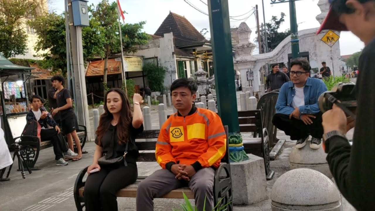 JADI TALENT VIDIO KLIP NGATMOMBILUNG - PROSES BIKIN KAMAR MANDI 