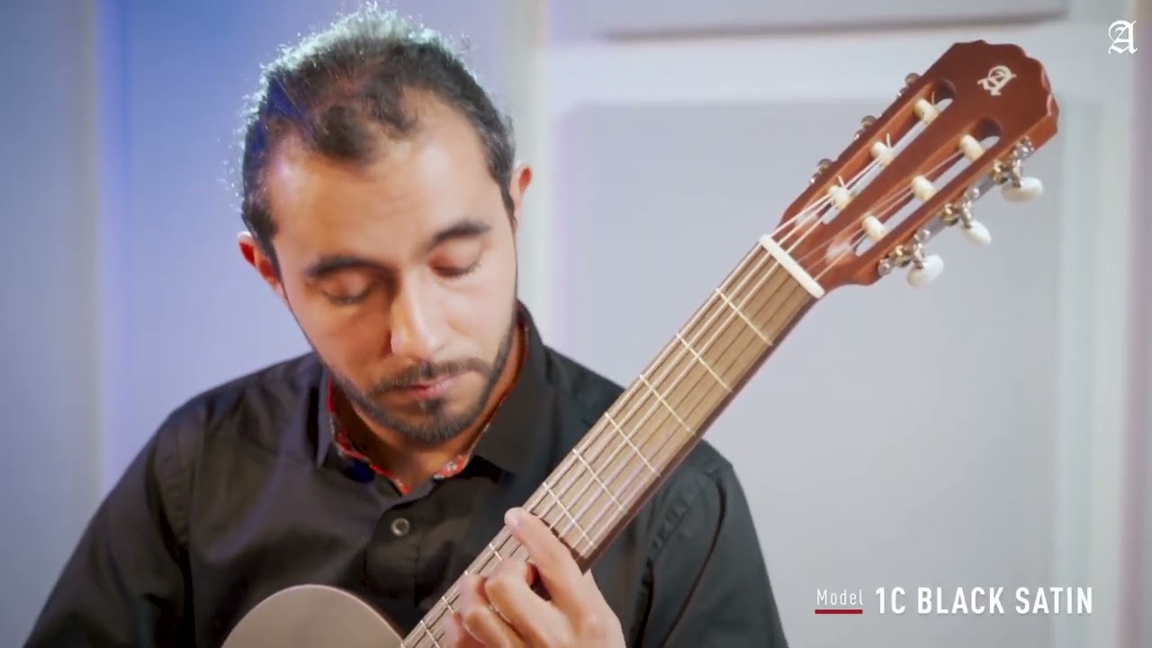 Alhambra 1C Black Satin - Eleganckie wykończenie i piękne brzmienie | Kup Instrument