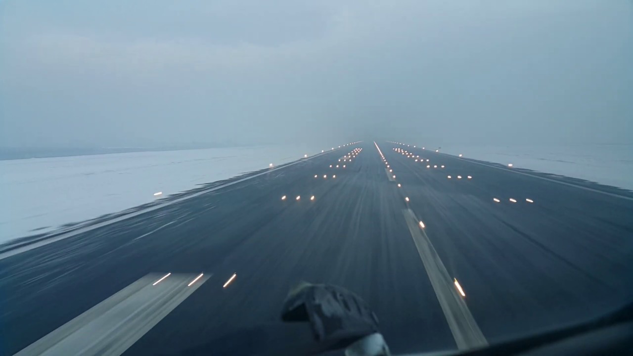 Посадка 757 в Алматы с бегущими огнями подхода. Landing in Almaty on 757 with flash approach lights