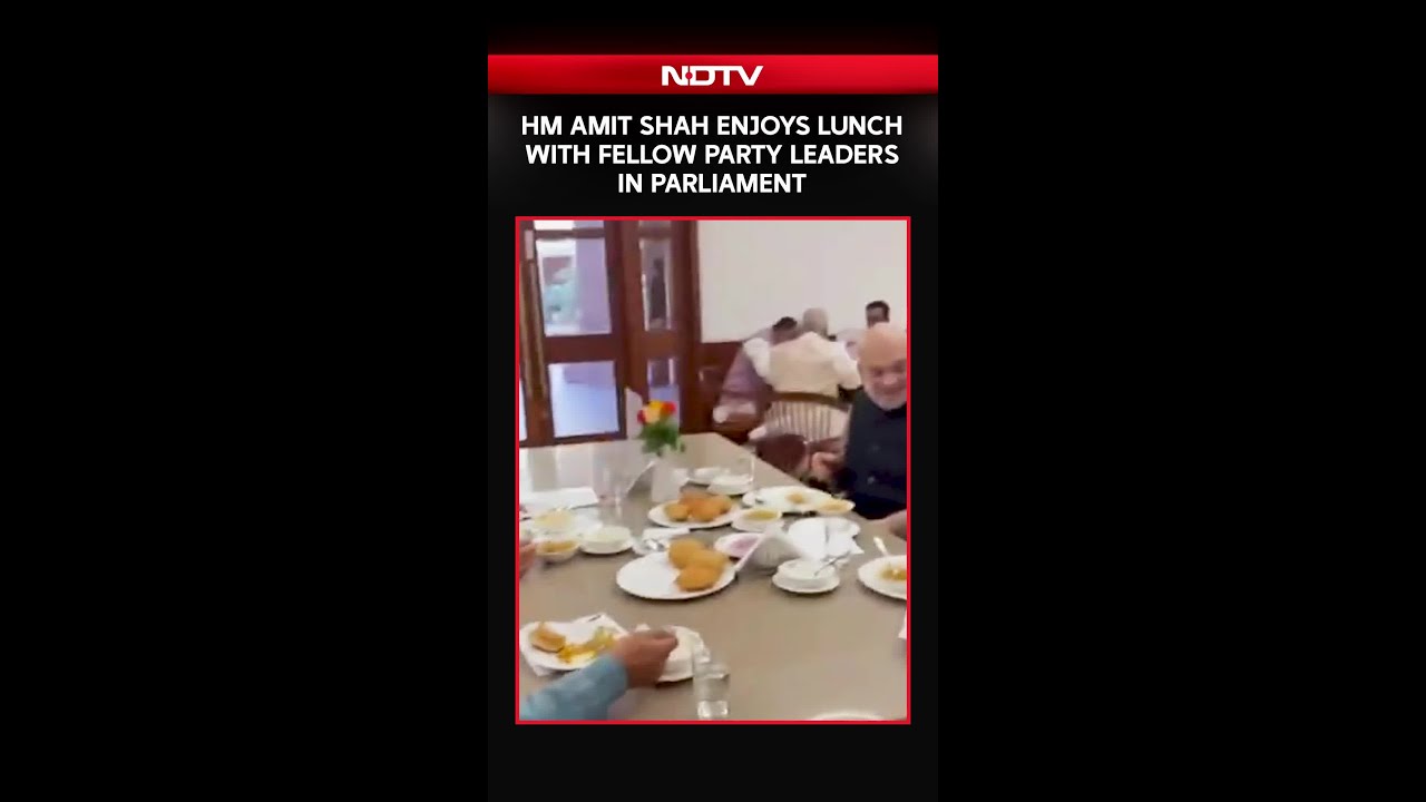 Amit Shah Enjoys Lunch With Fellow Party Leaders In Parliament During Winter Session