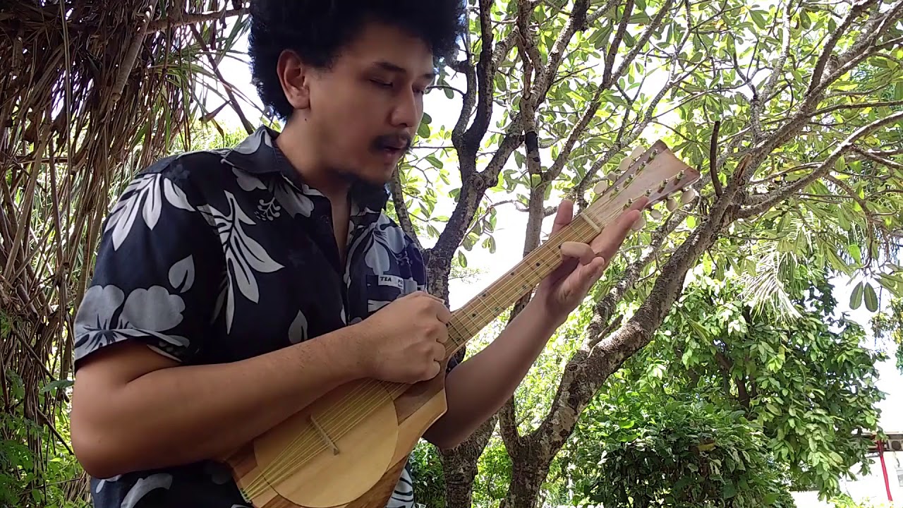 Kevin vous apprends à jouer Tui hei au Ukulele à Tahiti