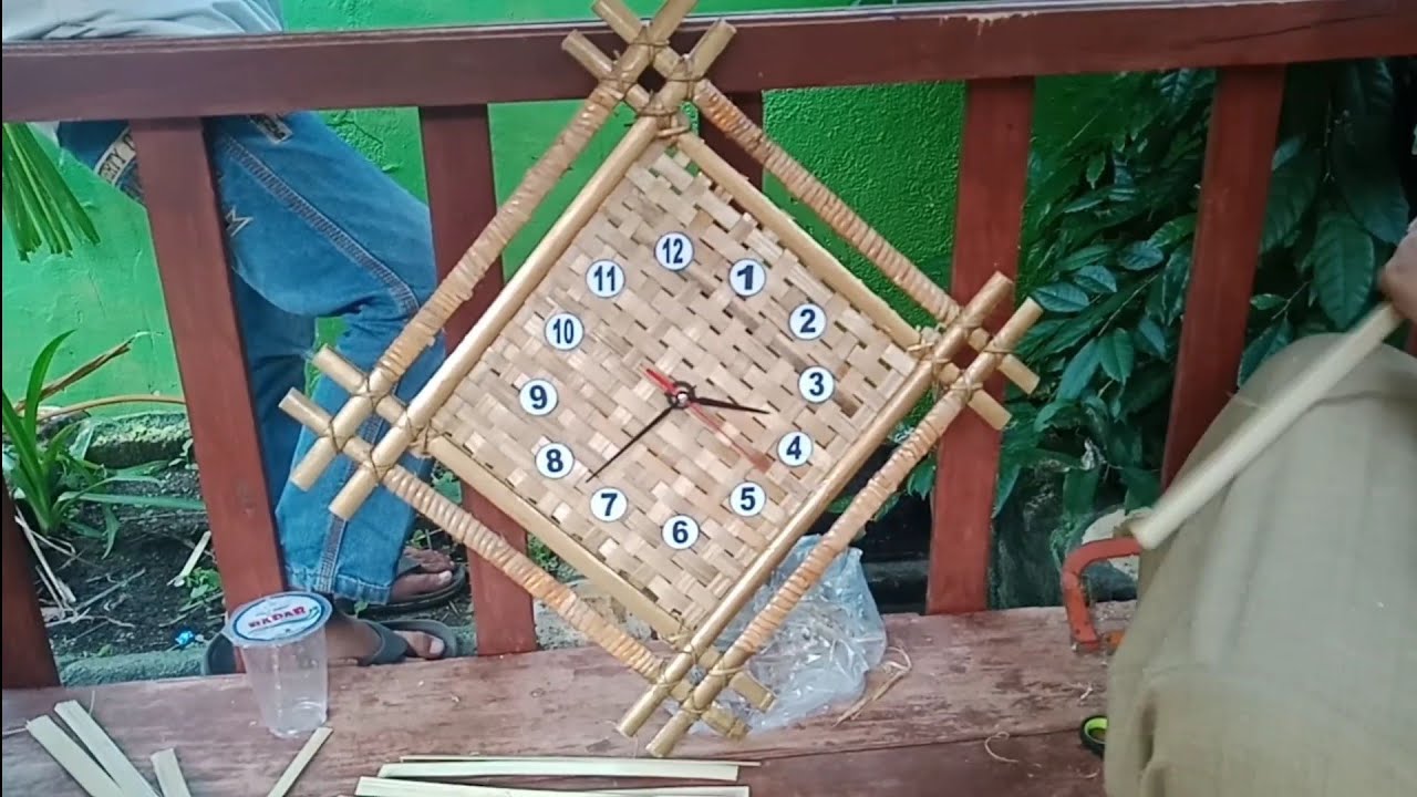 Kriya Anyam!!!(Jam Dinding dari anyaman bambu)