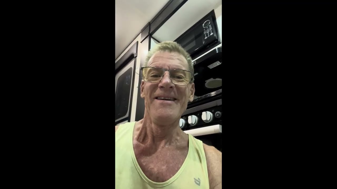 RV Life -Travel - Health. What is wrong with my kitchen Slide? Not another problem with the RV!