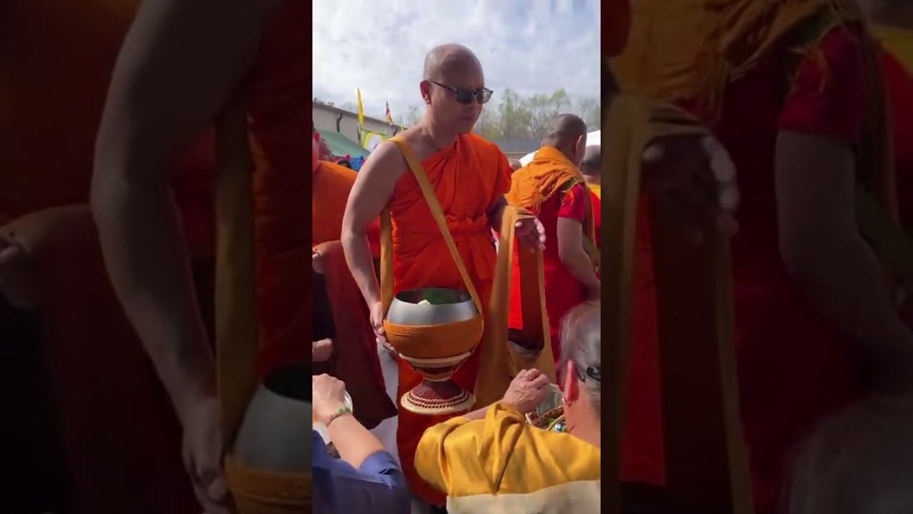 ຕັກບາດບຸນສົມໂພດພຣະພຸທທະຣຸປ🙏🏻🌷Clover,SC Temple ວັດລາວເວລຸວັນ #simplelifewithpengthong 