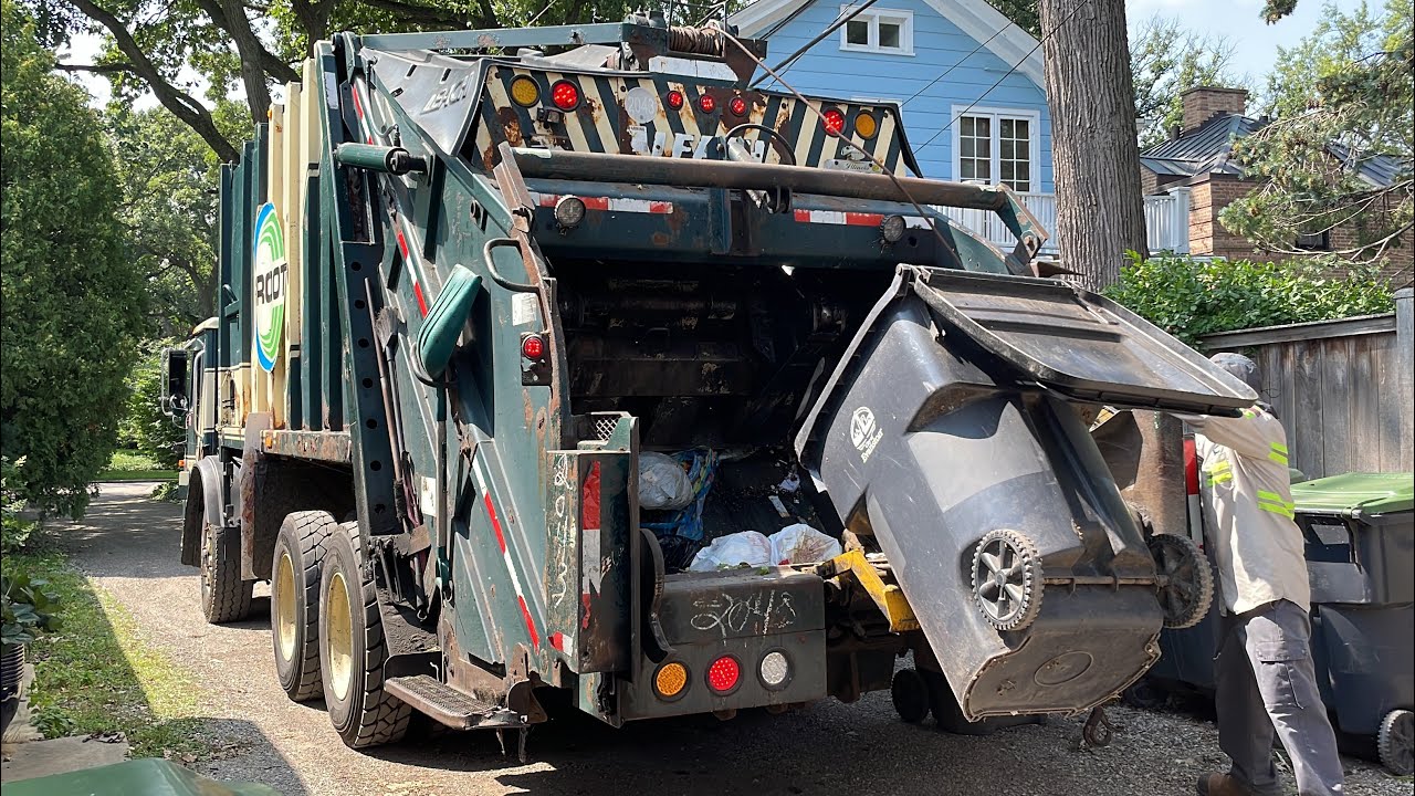 Groot Mack LE Leach 2RII Rear Loader Garbage Truck