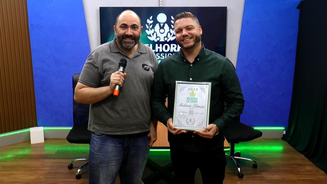 Alemonstro, recebe certificado de Melhor Barbeiro no Prêmio Melhores Profissionais da Cidade