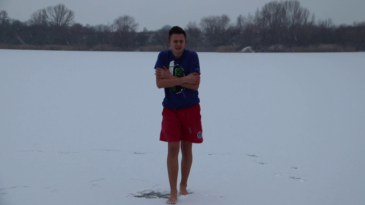 Ein kälteharter 2taktboy bleibt stark und dem Eise treu.  Strandbad Obhausen Winter 2021