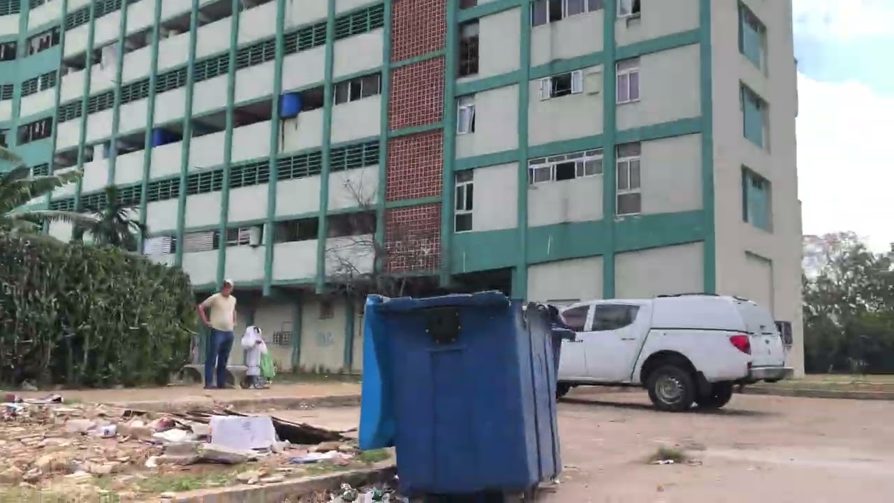 Camino un poco en reparto Camilo Cienfuegos Habana del Este 