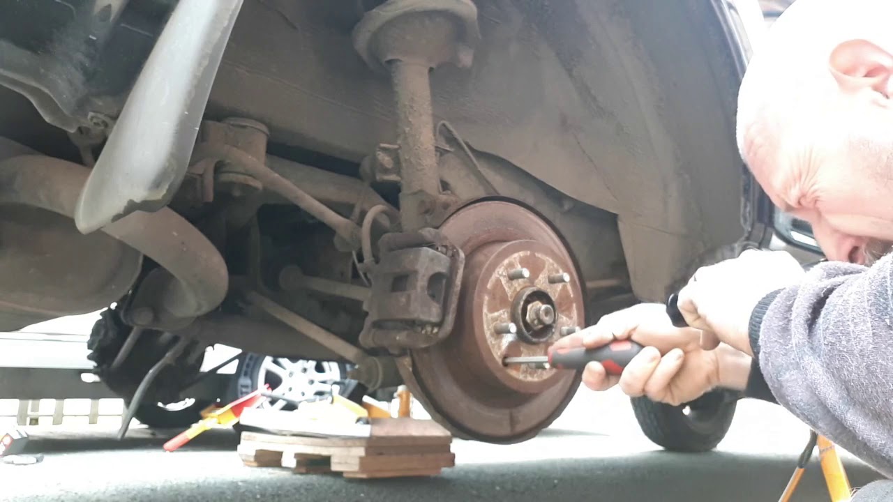 Adjust handbrake  Drum brake shoes winding adjuster Nissan X trail