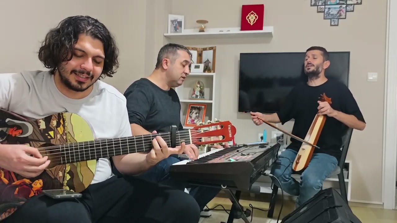 Kemençe ile Uzun İnce Bir Yoldayım