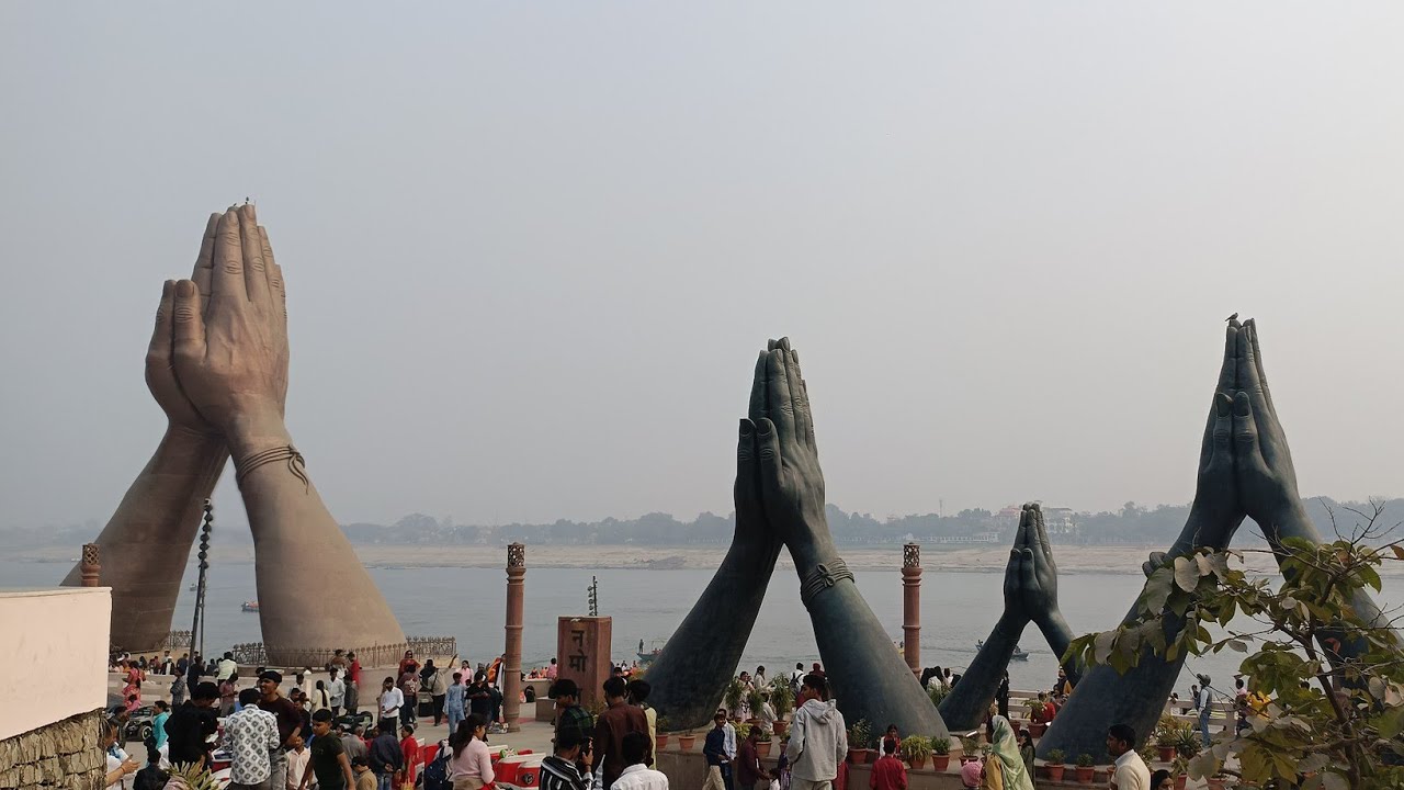 Thandi hawa, shaant lehron ka saath 🕊️🌊Namo Ghat moments 💖#NamoGhat #BanarasGhat #HarHarGange