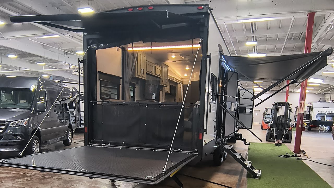 Прицеп-фургон Forest River Stealth 2900SLS 2024 года выпуска #toyhauler #forestriver #flatbedtrai...