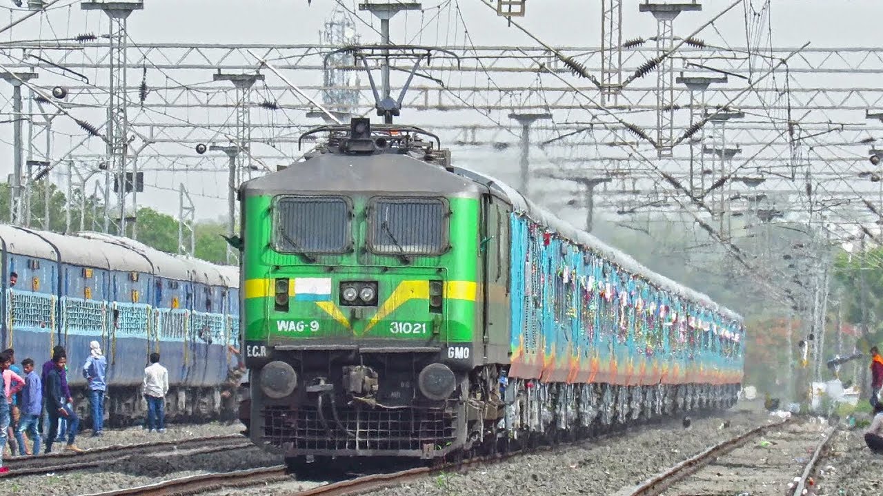 Inaugural Run : Bhagat Ki Kothi Tambaram Humsafar rockets past Misrod and greets Punjab Mail !!
