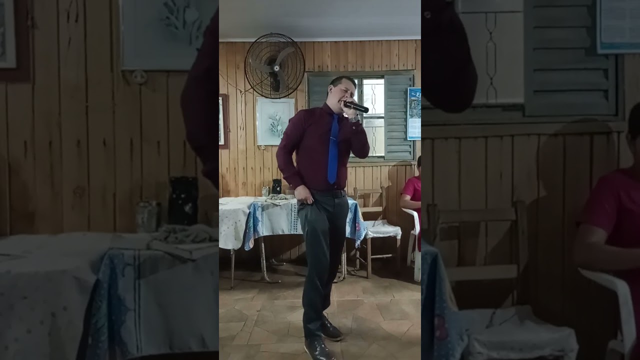 Culto doméstico na casa da mãe juvencia Antunes pastor Cláudio machado pregando a  palavra 