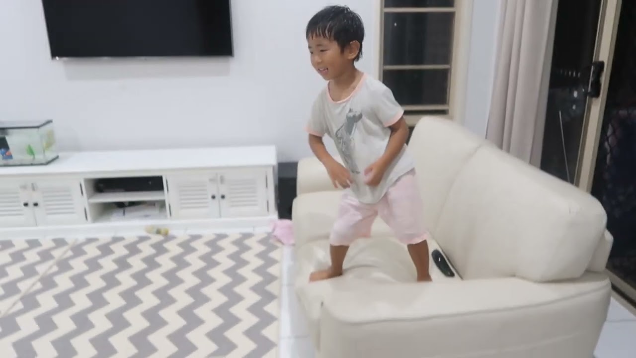 상어노래에 맞춰 춤추는 지환이 지인이