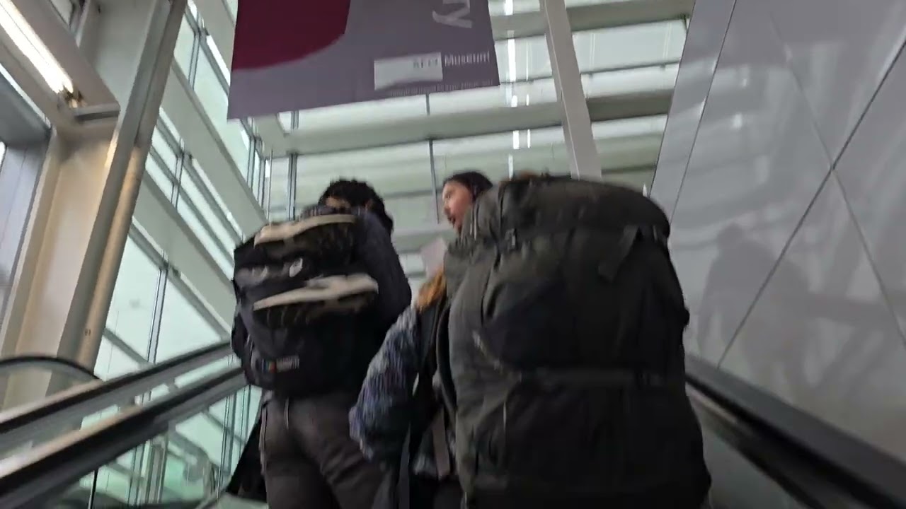 샌프란시스코 1층으로 도착하면 2층으로 올라와서 우버 택시를 부르면 우버 정류장 에서 타시면 호텔 이용이 편해요