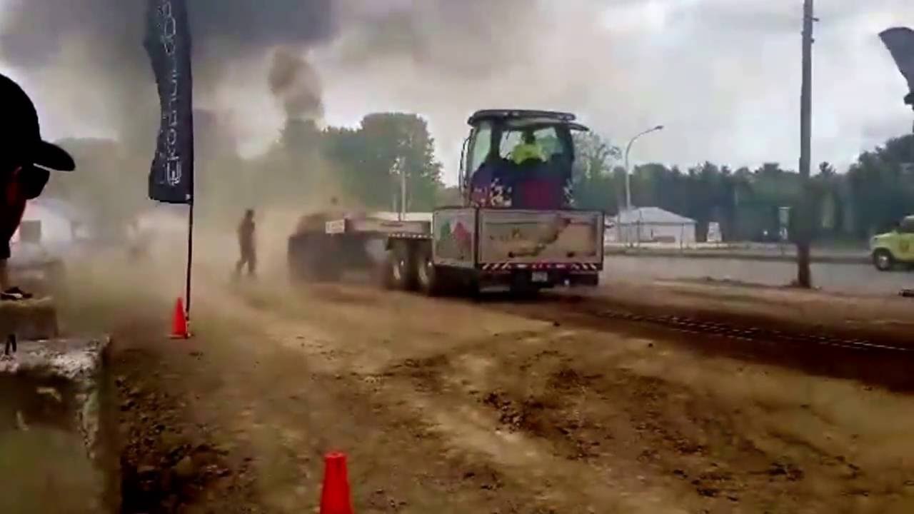 MF 1100 Tractor Pulling with 452ci SiSu Diesel engine