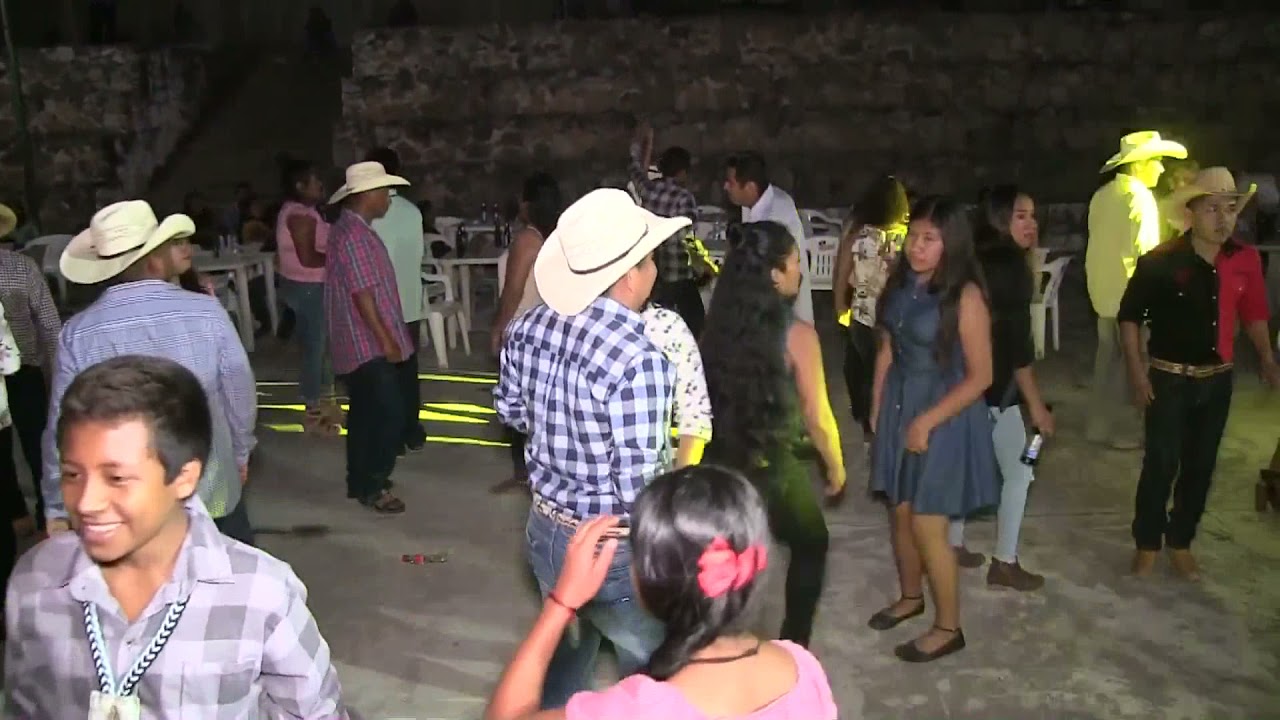 Última parte Baile en Tlaxcalixtlahuaca Gro. con grupo Magallón/ se soltó la arrechera.