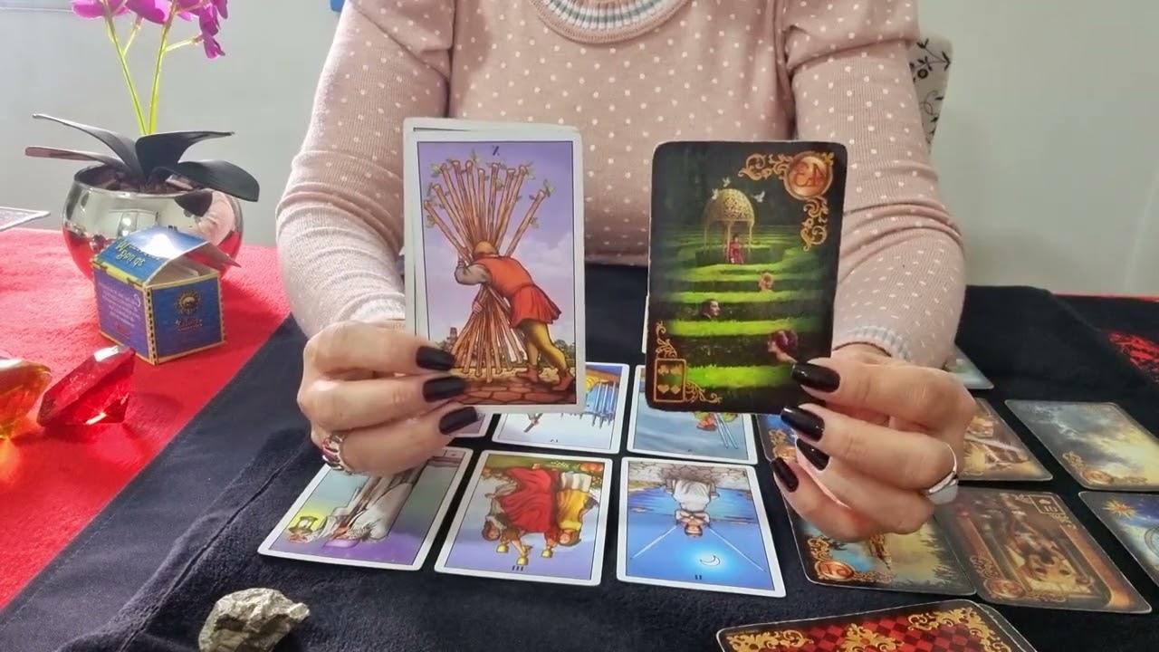✨️🔮Próxima atitude dele(a) em relação à você...🥰 - Tarot Revela