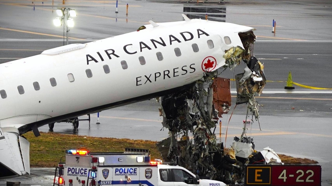 Flugzeug-Crash in New York: Video zeigt Aufprall, Passagier berichtet