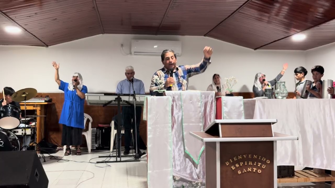 Cadena coros con toda la congregación, que el Señor les bendiga y llene de gozo en grande manera