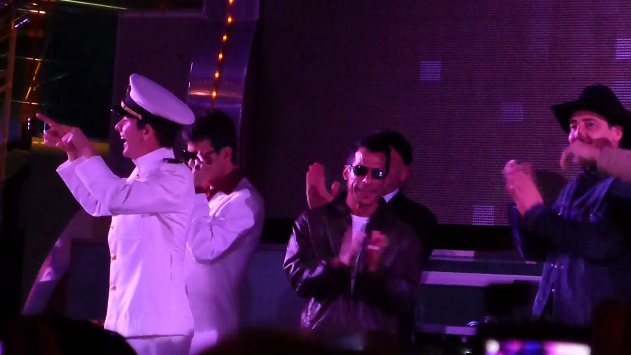 NKOTB Cruise 2014 - Jonathan Knight and Donnie Wahlberg: The Kiss