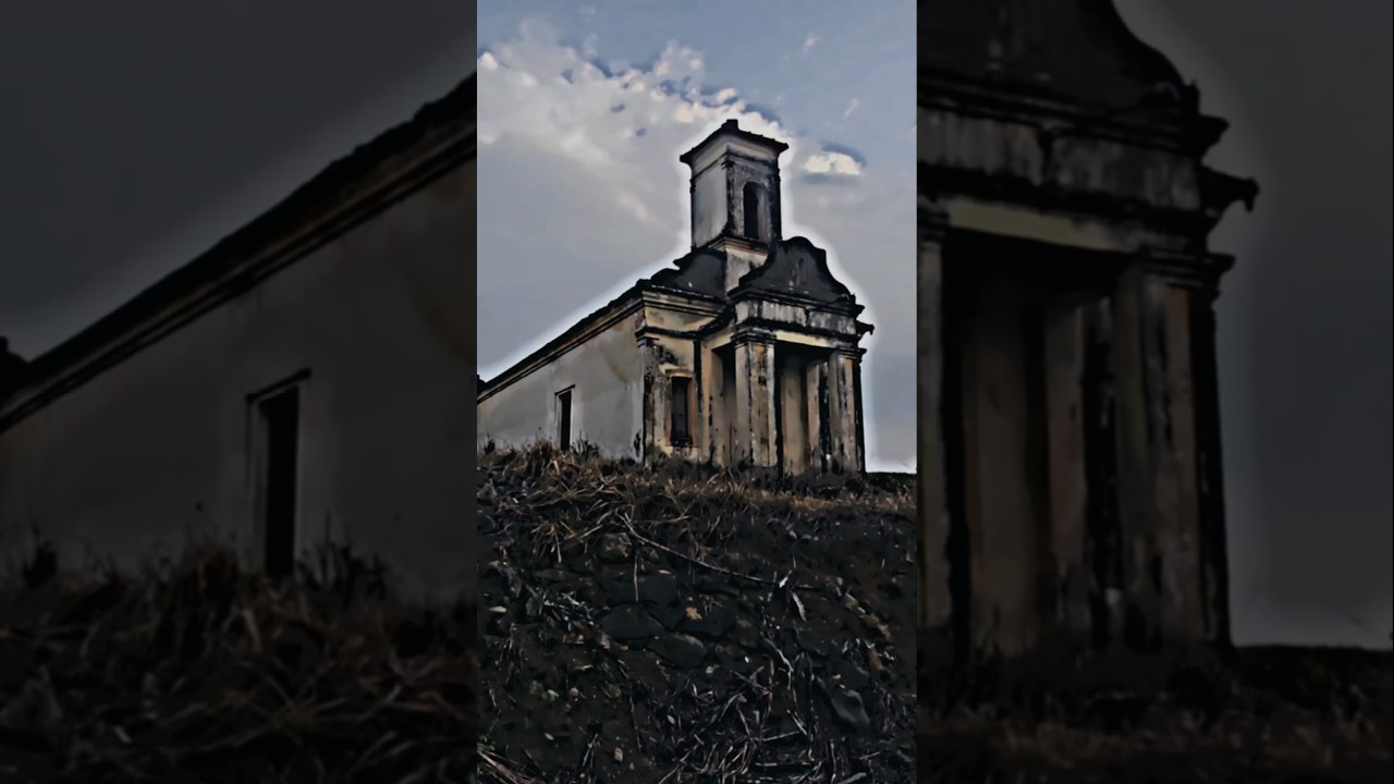 Igreja abandonada com t&uacute;mulos l&aacute; dentro #abandoned #urbex #lugaresabandonados