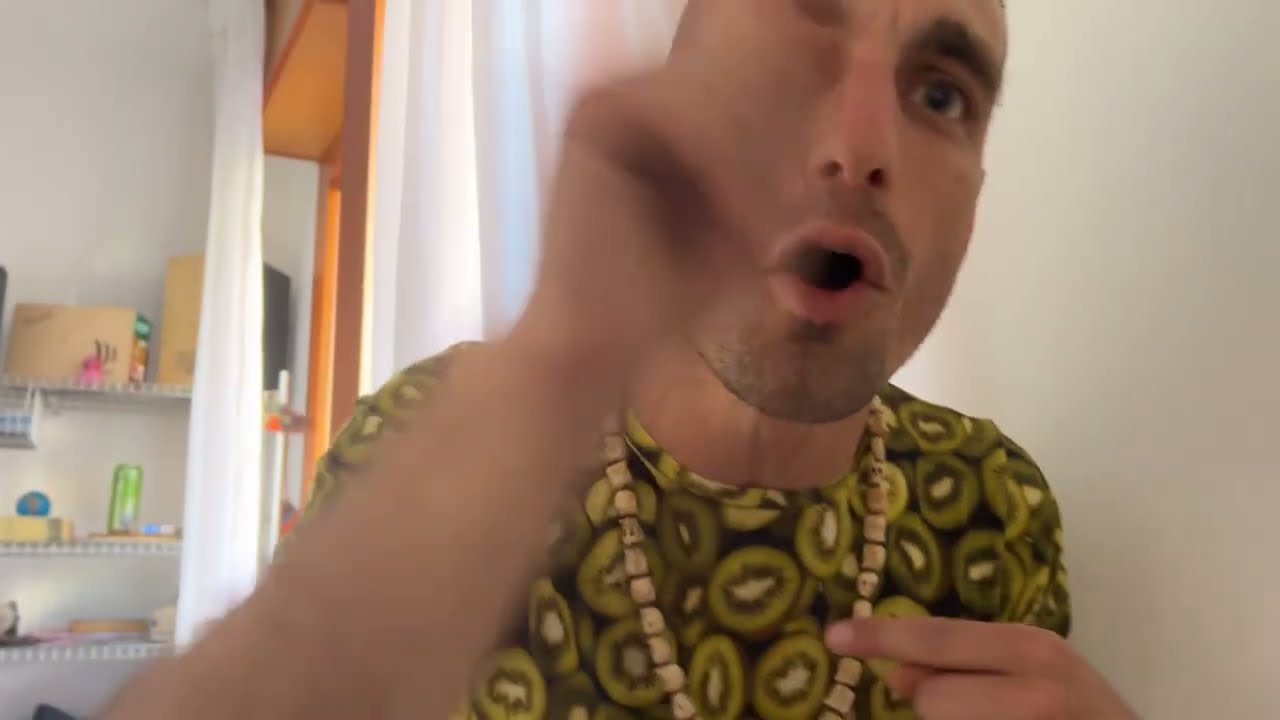 Ujut - Outsider | Video