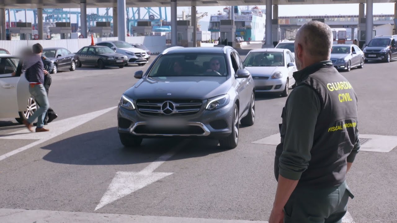 Chcieli wyłudzić zwrot podatku za auto, a skończyło się konfiskatą! [Celnicy na straży Europy]