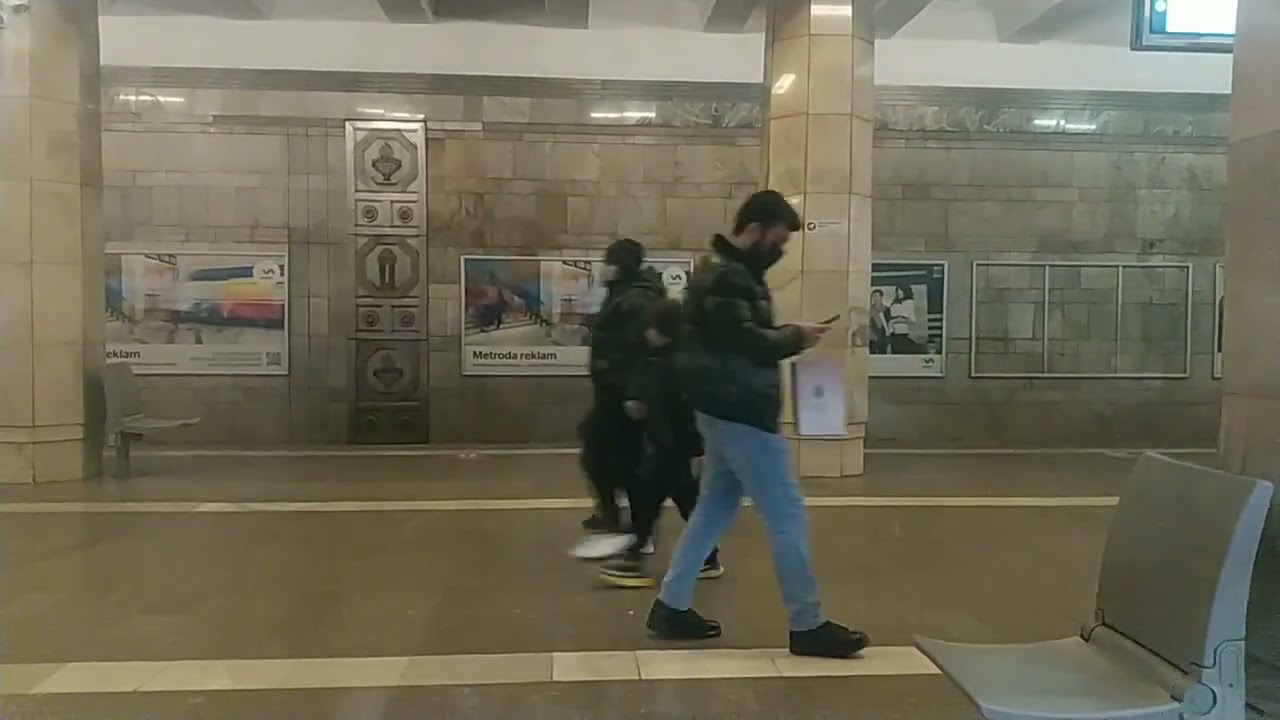 Метро Баку-едем по Зелёной линии от станции Азадлыг проспекти до 28 мая