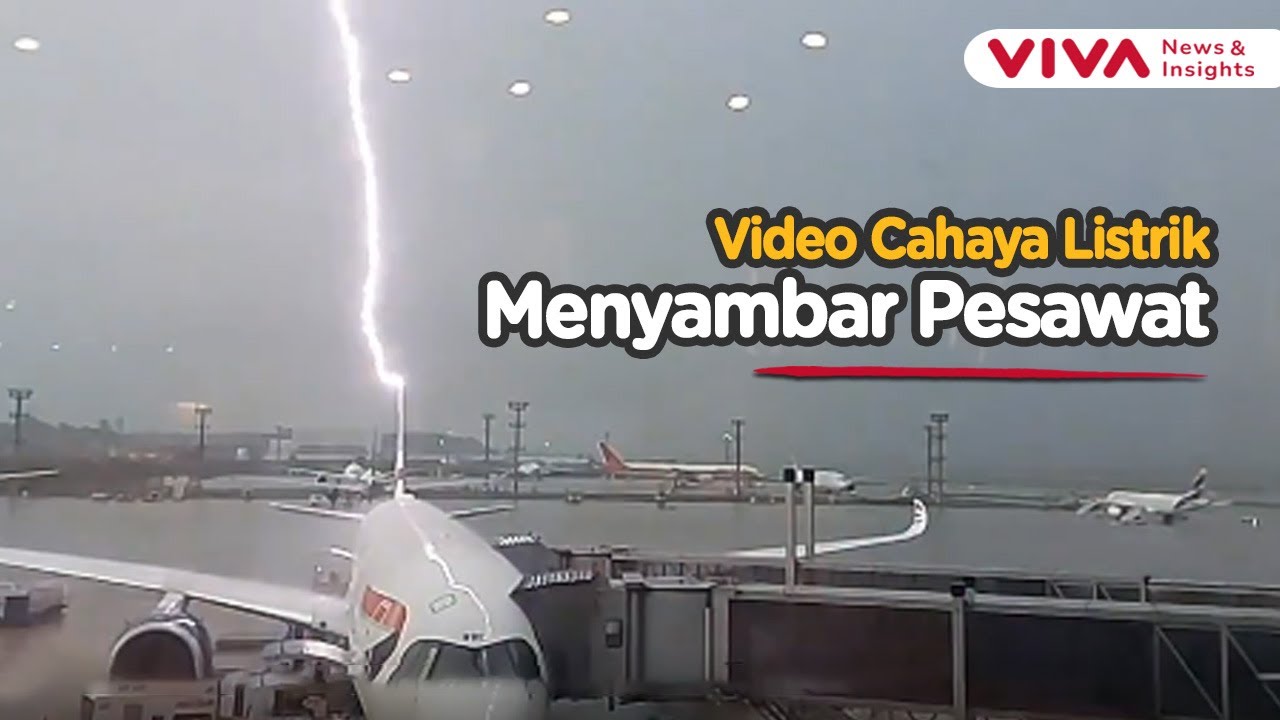 DETIK-DETIK Kilatan Cahaya Dari Langit Nyaris Membelah Pesawat