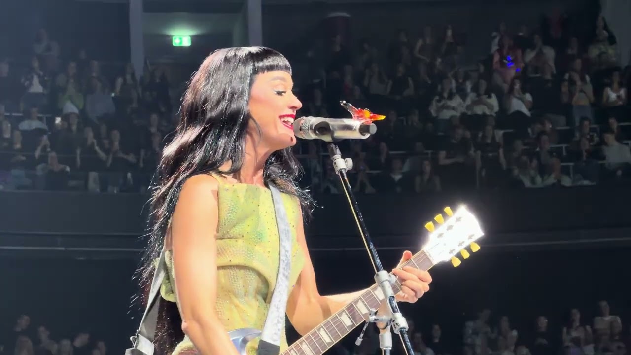 Katy Perry „ACT 2: WOMAN‘S WORLD“ Live @ ZAG Arena, Hannover, Germany, 17.10.2025