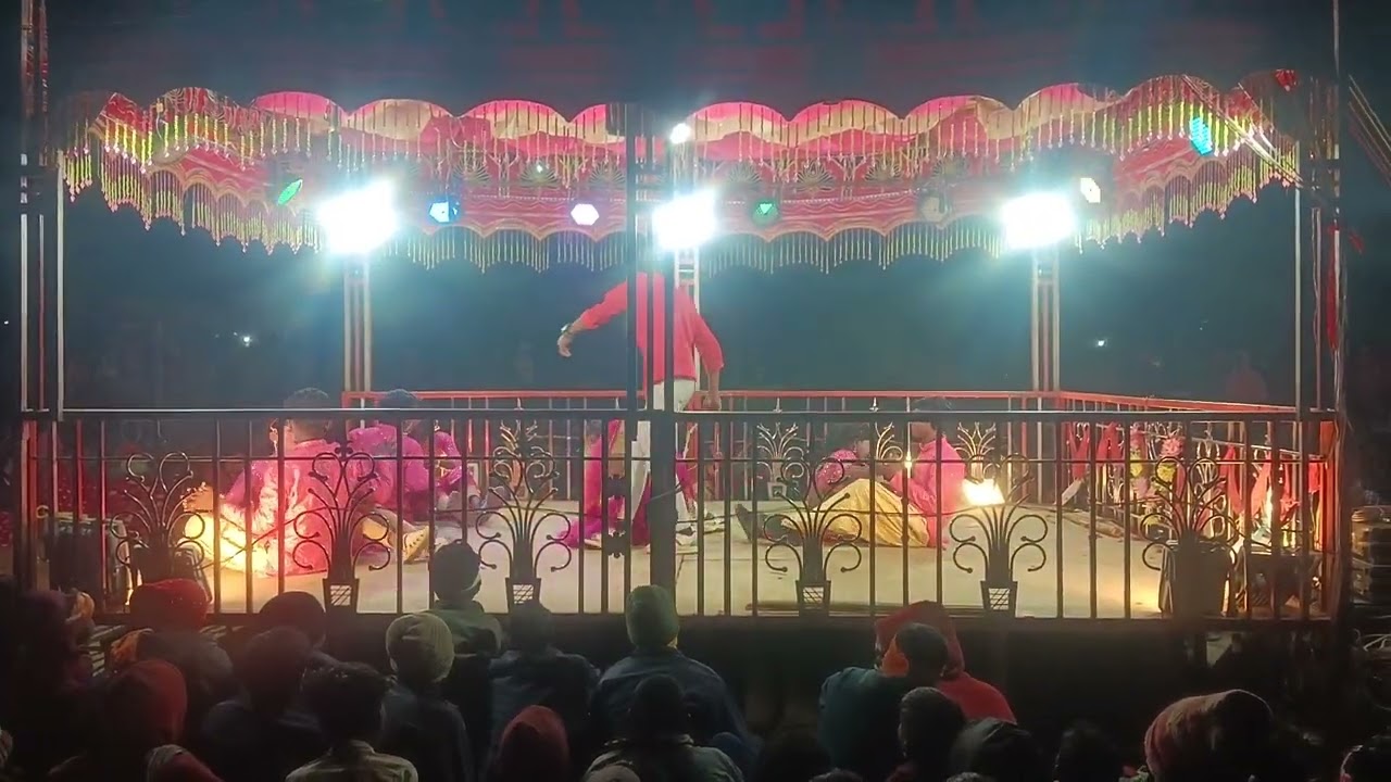 लड़की नाटक बहुत सुंदर है 😛😛😛