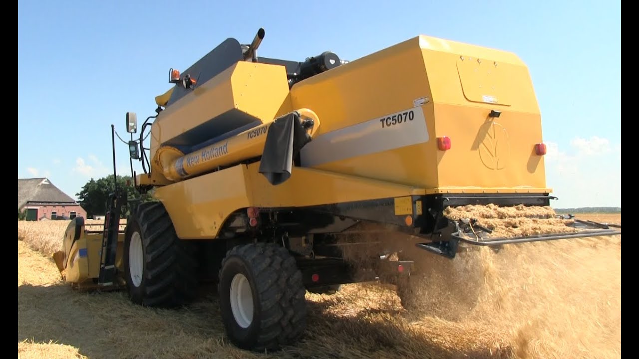 Landbouwb. R.Lesterhuis in de gerst met New Holland TC 5070