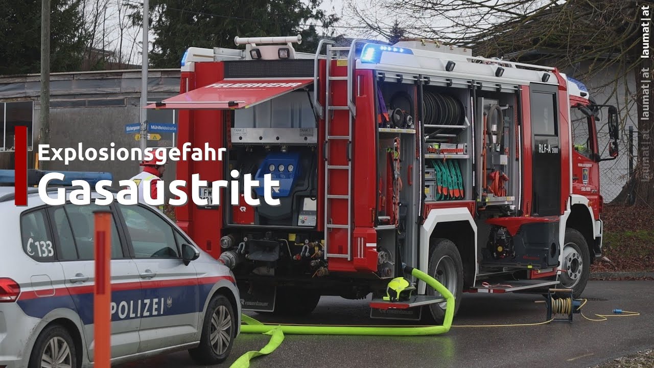 Explosionsgefahr durch bei Bauarbeiten beschädigte Gasleitung in Stadl-Paura