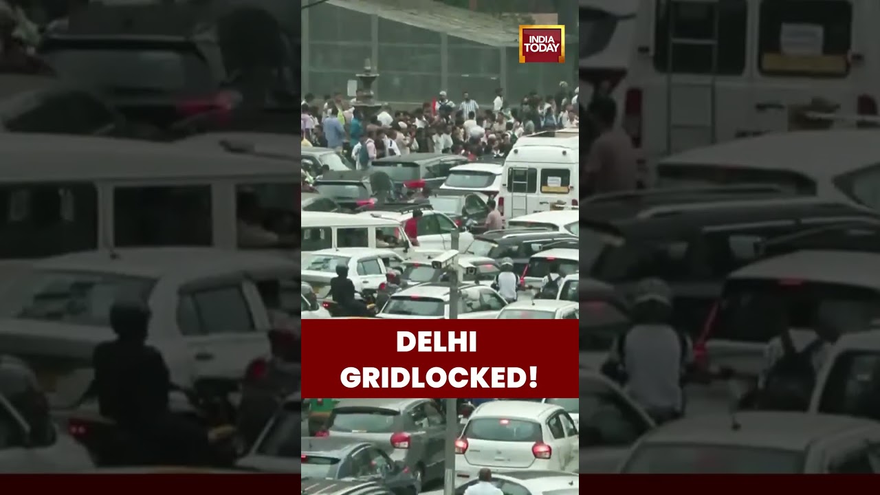 Delhi Traffic Chaos: Central Delhi Gridlocked, Heavy Congestion Near Connaught Place #shorts