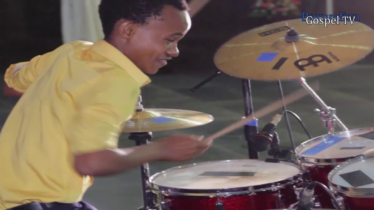 Batteur ISHIMWE Gad gagnant dU batterie stylé lord du finale Kids Music Talent de la 3ème édition