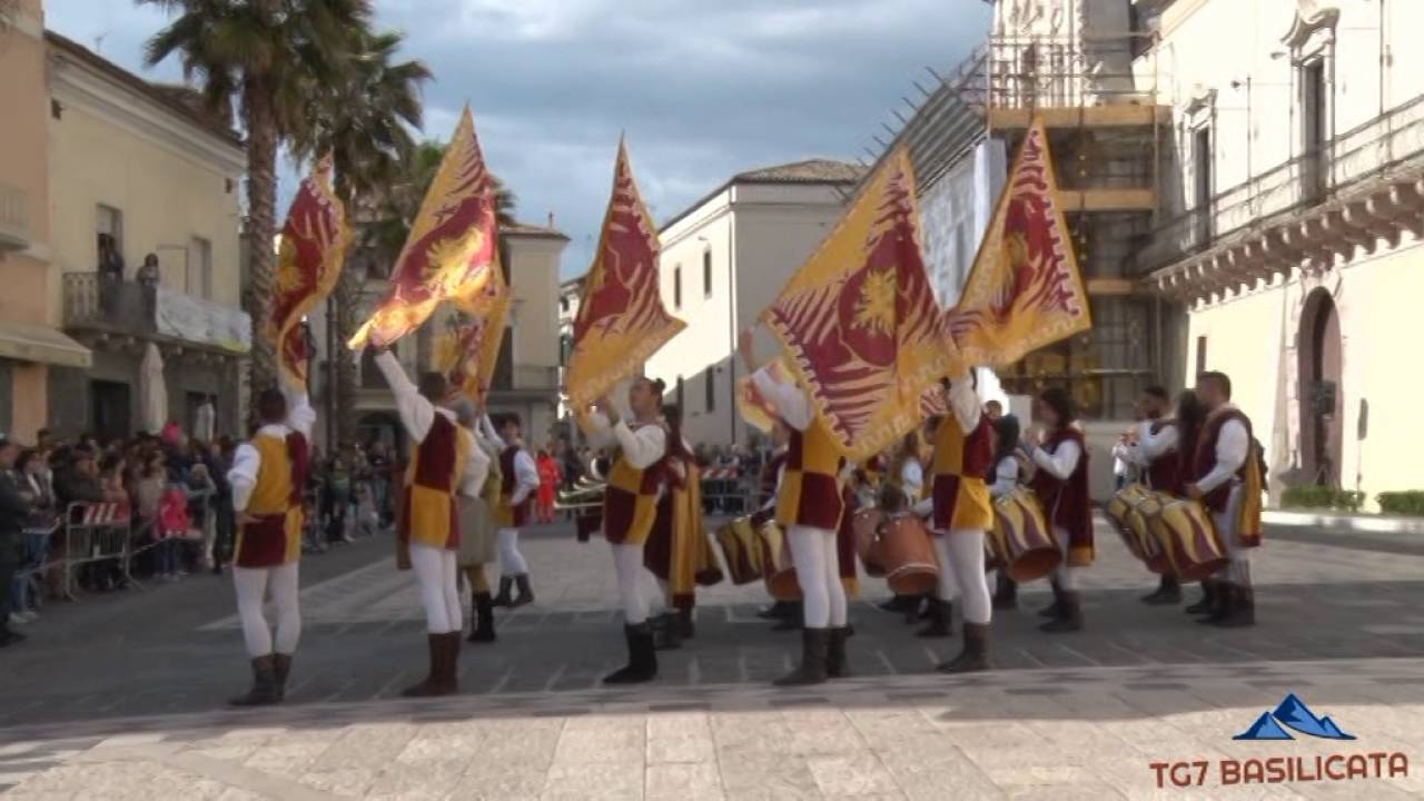 TG7 Basilicata La Pentecoste a Melfi. Gruppo Sbandieratori di Lucera