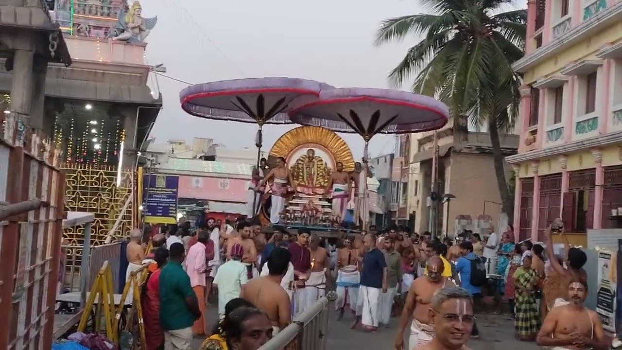 Rathasaptami Thiruvalikeni Parthasarathy perumal  surya pirabhai purapadu mundram thiruvanthai
