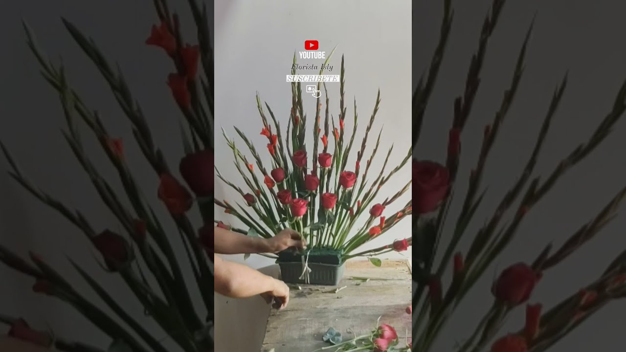 elaboración de arreglo con: / rosas rojas / gladiola /- arreglos para buda / iglesia / altar