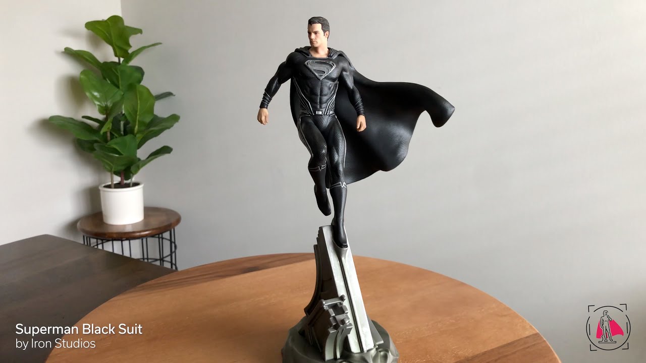 Superman Black Suit - Zack Snyder’s Justice League - Iron Studios 1/10 Statue