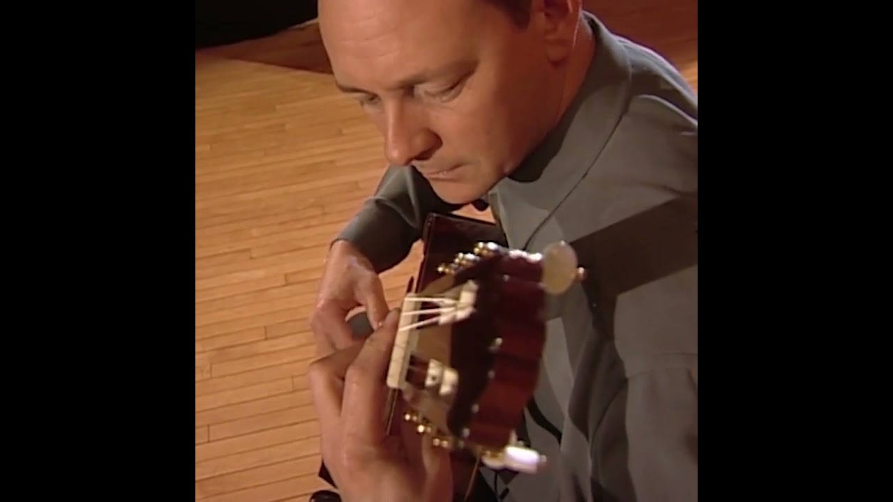 Prelude in d minor (Bach) - Christopher Laughlin, Guitar