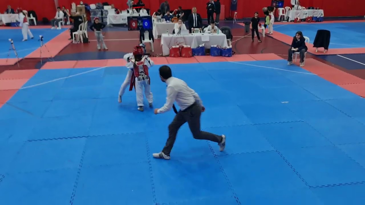 Uçan taekwondo spor kulübü sporcumuz ikranur uruc heyacan dolusu bir maç izlemenizi tavsiye ederim 🙂