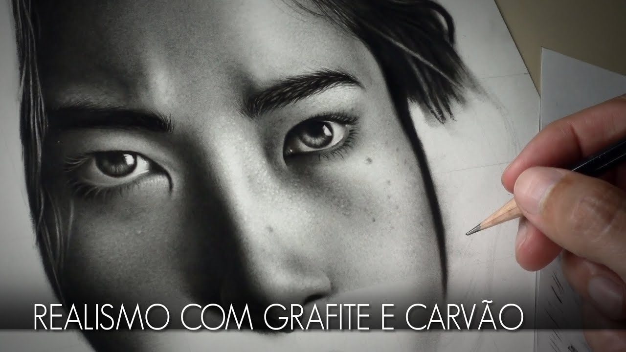 Desenhando um retrato realista com grafite e carvão