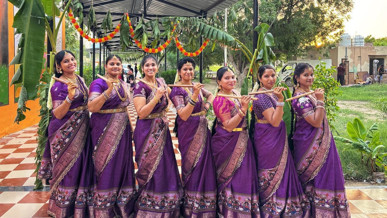 "జగడపు చనువుల జాజర" అన్నమయ్య కీర్తన 