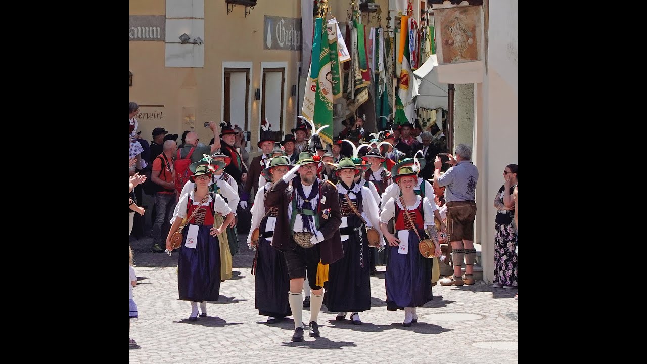 Alpenregionsfest 2022 in St  Martin i. Passeier -  Defilierung Viertel Osttirol