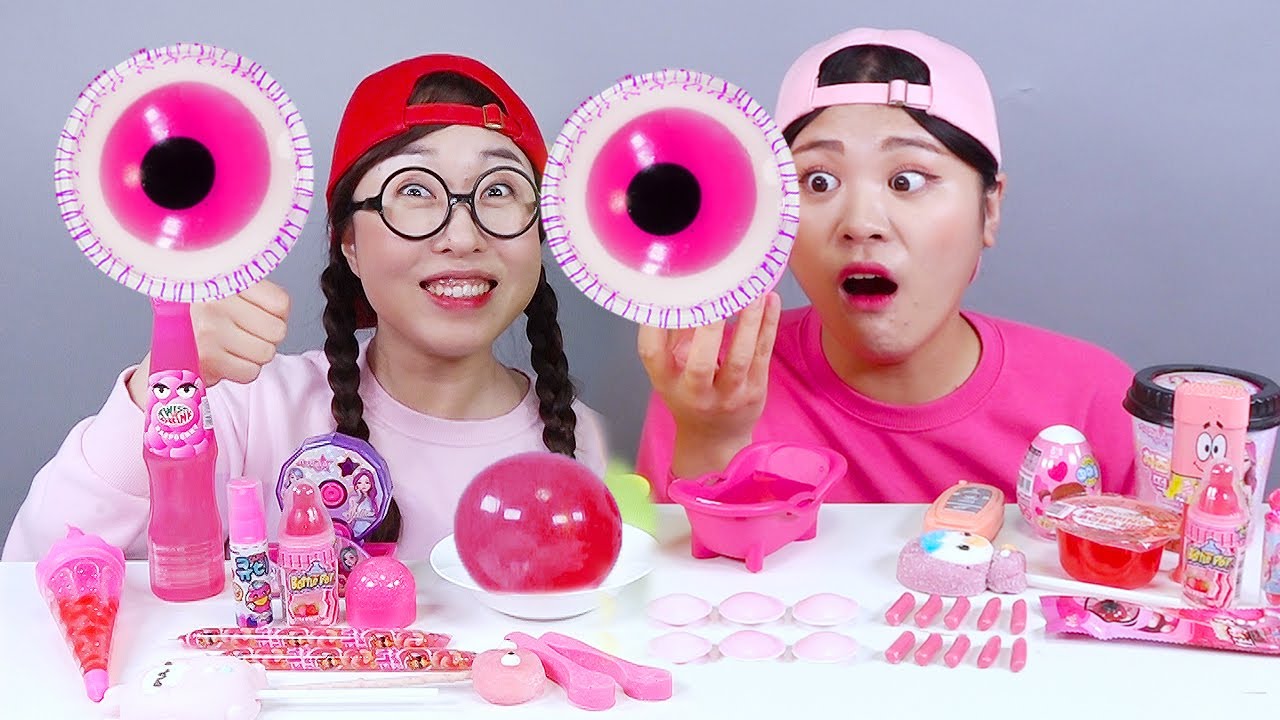 Dessert al cioccolato e marshmallow alla gelatina rosa Mukbang DONA